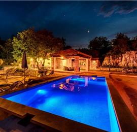 2 bedroom villa with pool and mountain views near Orašac, sleeps 4